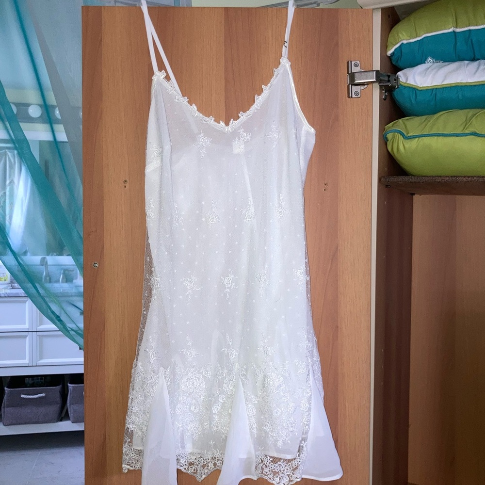 Flora White Chemise S